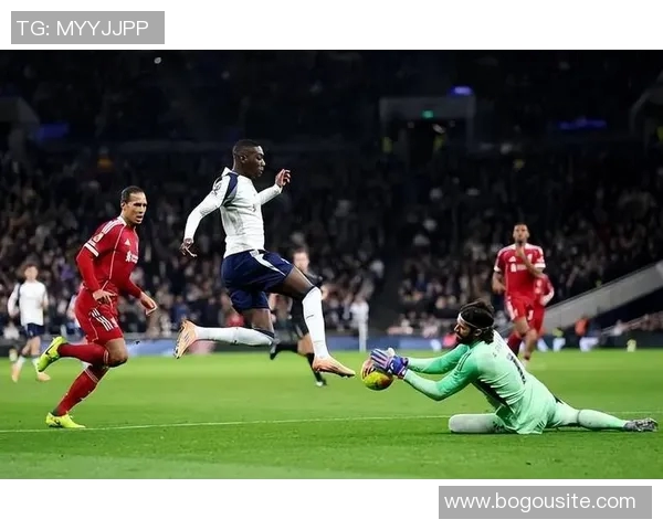 热刺遭遇三连败中场萨尔发声致歉感谢球迷的支持与理解