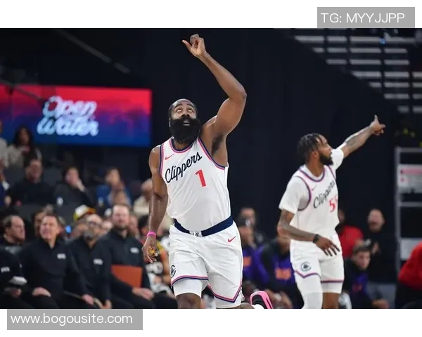 香波特分析哈登与库里防守特点差异一位专注罚球一位追求远投